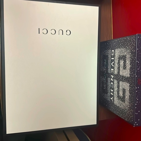 Gift box - Picture 2 of 2